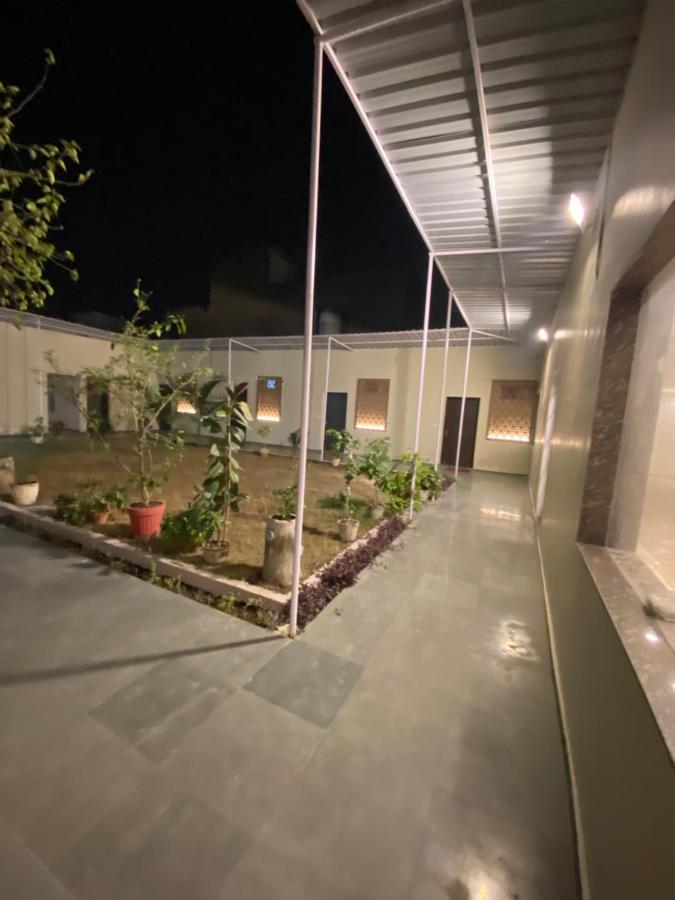 לקנאו Solitaire Gardens Near Airport מראה חיצוני תמונה